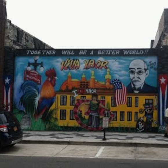 HungerGamesHunterSchafer~EmmaChamberlainINDIVIDUALIST STYLES AND A WORLD TO COME - Picture 14 of 14